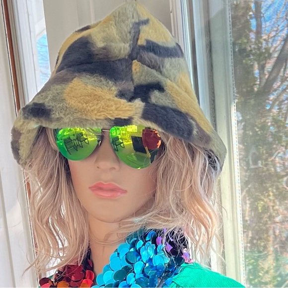 Source Unknown Accessories - Green Faux Fur Camo Hat